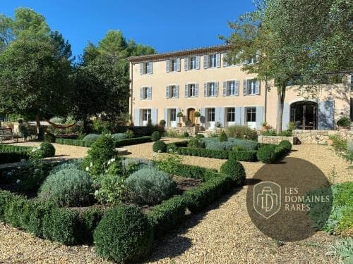Vue extérieure du domaine Domaine de Fauveris à Lorgues en Provence-Alpes-Côte d'Azur