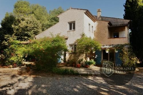 Vue extérieure du domaine Domaine de Fauveris à Lorgues en Provence-Alpes-Côte d'Azur