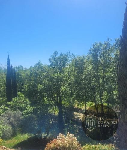 Vue extérieure du domaine Domaine de Fauveris à Lorgues en Provence-Alpes-Côte d'Azur