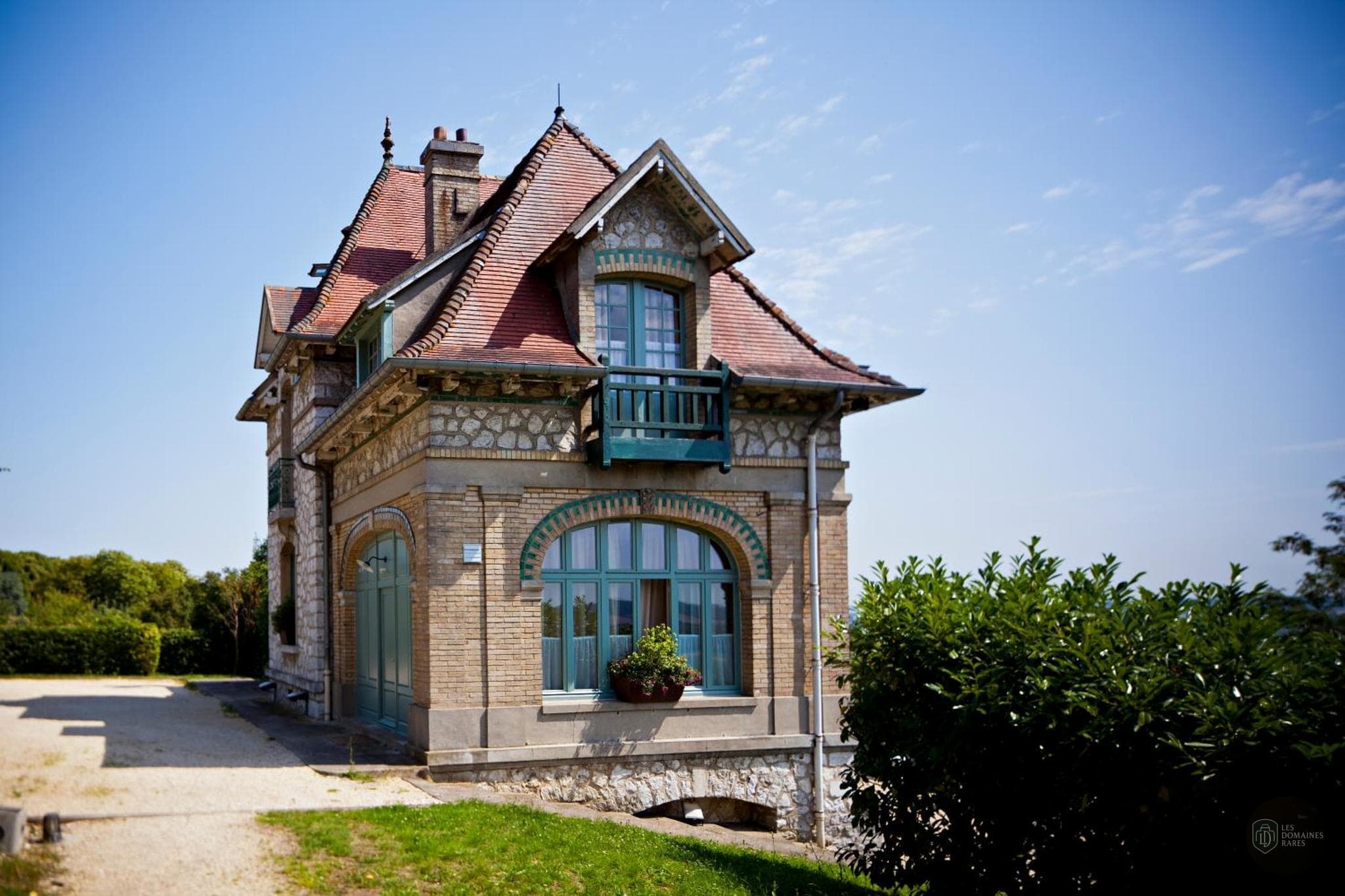 Vue extérieure du domaine Domaine de La Corbe à Bournezau en Pays de la Loire