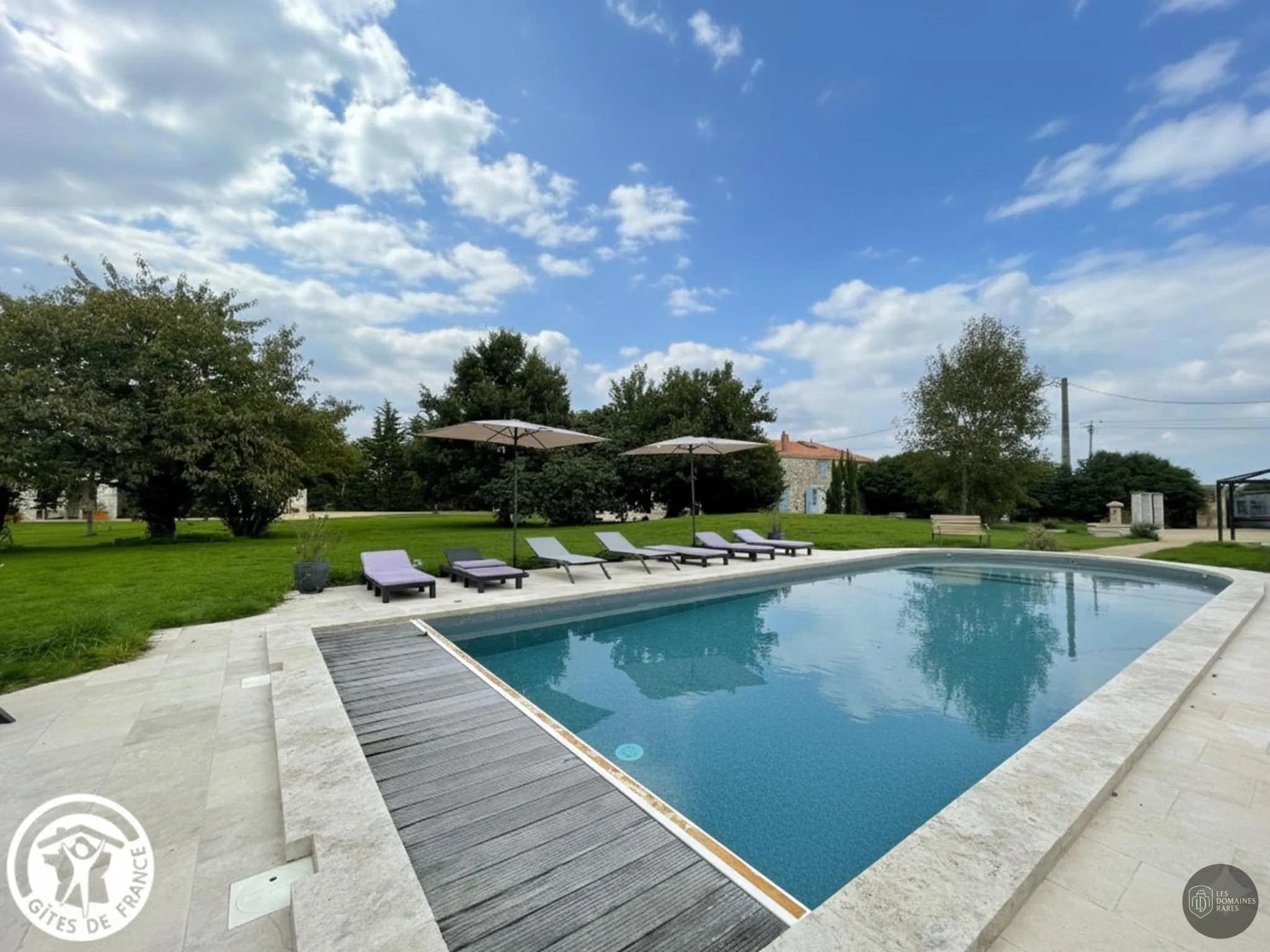 Vue extérieure du domaine Domaine de La Corbe à Bournezau en Pays de la Loire