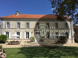 Vue extérieure du domaine Domaine de La Vaure en Nouvelle-Aquitaine