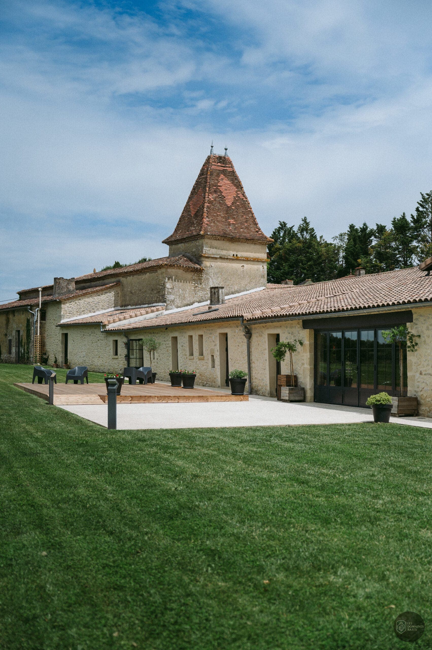 Vue extérieure du domaine Domaine de Mahourat en Nouvelle-Aquitaine