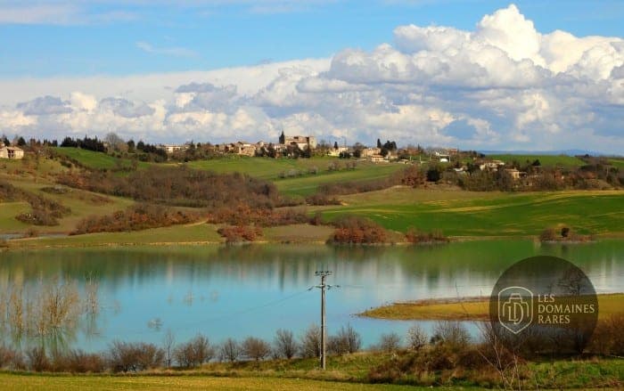 Vue extérieure du domaine Domaine de Milhas en Occitanie