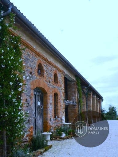 Vue extérieure du domaine Domaine de Mimart à Esperce en Occitanie