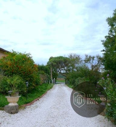 Vue extérieure du domaine Domaine de Mimart à Esperce en Occitanie