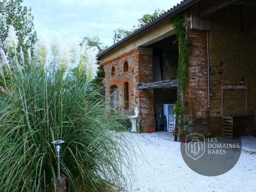 Vue extérieure du domaine Domaine de Mimart à Esperce en Occitanie