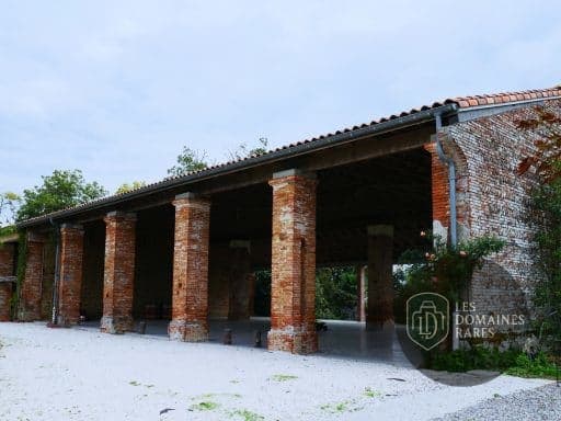Vue extérieure du domaine Domaine de Mimart à Esperce en Occitanie
