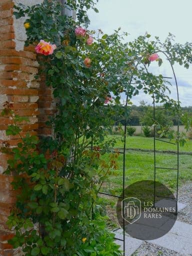 Vue extérieure du domaine Domaine de Mimart à Esperce en Occitanie
