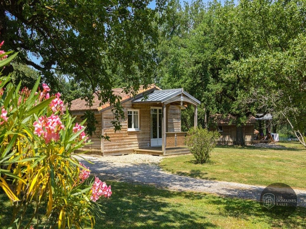 Vue extérieure du domaine Domaine de Miraval à Bellesserre en Occitanie