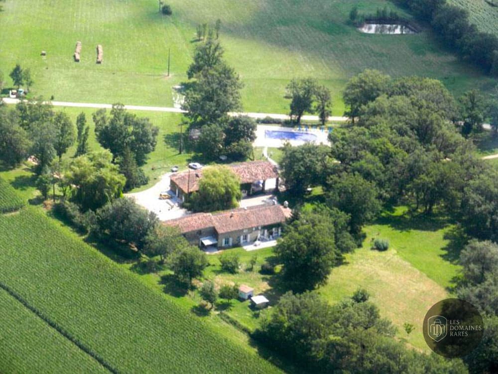 Vue extérieure du domaine Domaine de Miraval à Bellesserre en Occitanie