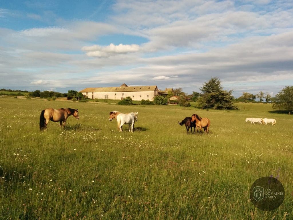 Vue extérieure du domaine Domaine de Morlay en Bourgogne-Franche-Comté