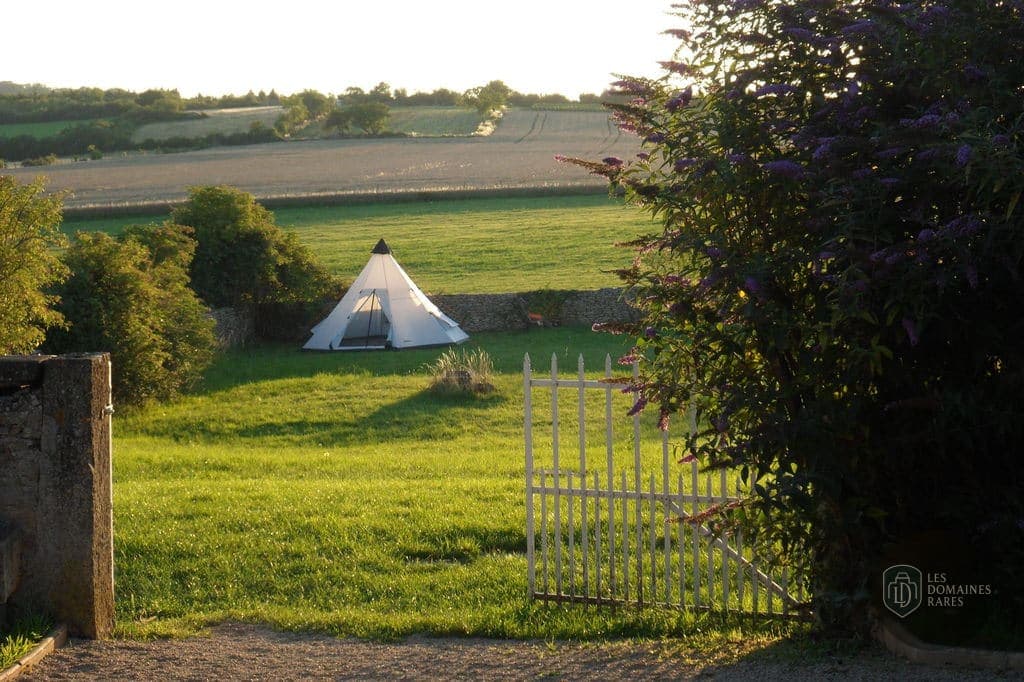 Vue extérieure du domaine Domaine de Morlay en Bourgogne-Franche-Comté