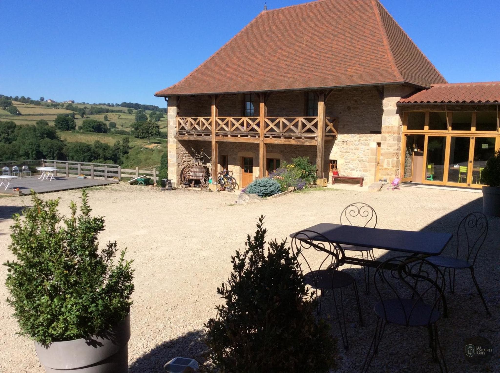 Vue extérieure du domaine Domaine de Noyer en Bourgogne-Franche-Comté