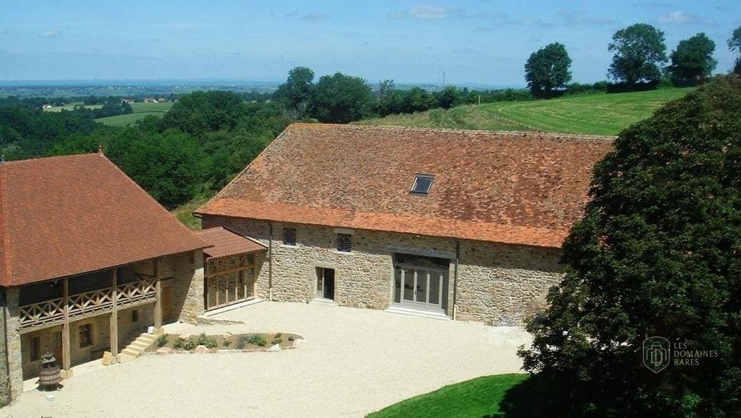 Vue extérieure du domaine Domaine de Noyer en Bourgogne-Franche-Comté