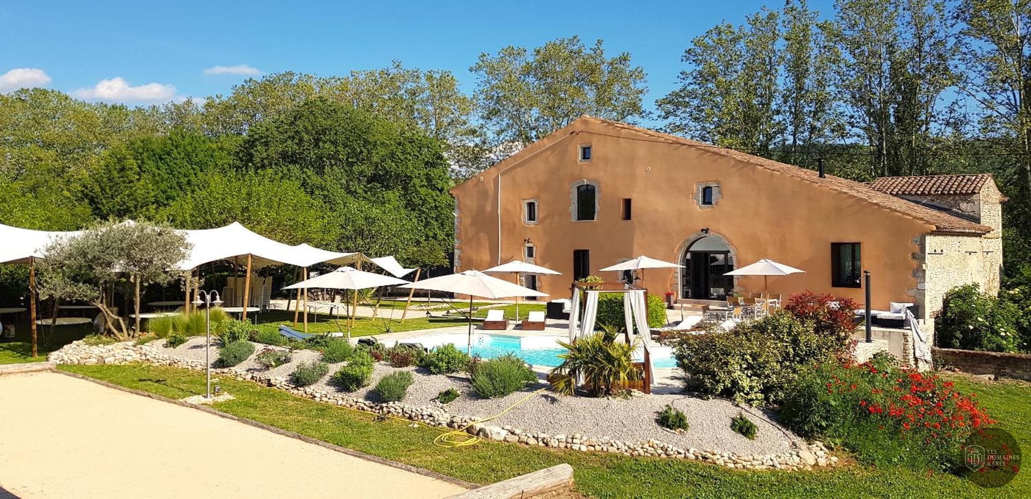 Vue extérieure du domaine Domaine de Pradaou à Reillane en Provence-Alpes-Côte d'Azur