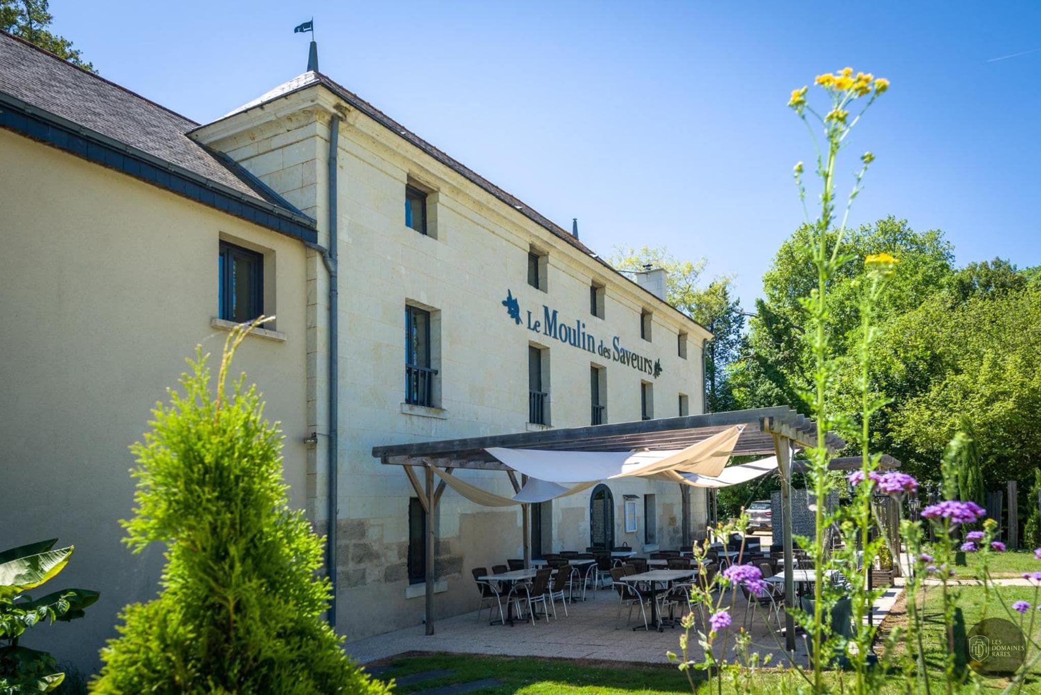 Vue extérieure du domaine Domaine de Presle à Distré en Pays de la Loire