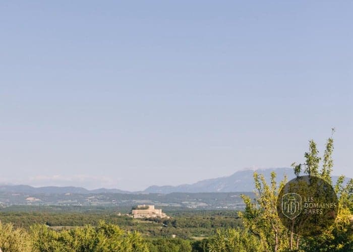 Vue extérieure du domaine Domaine de Sarson à Grignan en Auvergne-Rhône-Alpes