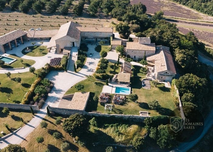 Vue extérieure du domaine Domaine de Sarson à Grignan en Auvergne-Rhône-Alpes