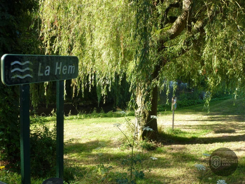 Vue extérieure de la ferme Domaine de Wolphus à Zouafques en Hauts-de-France