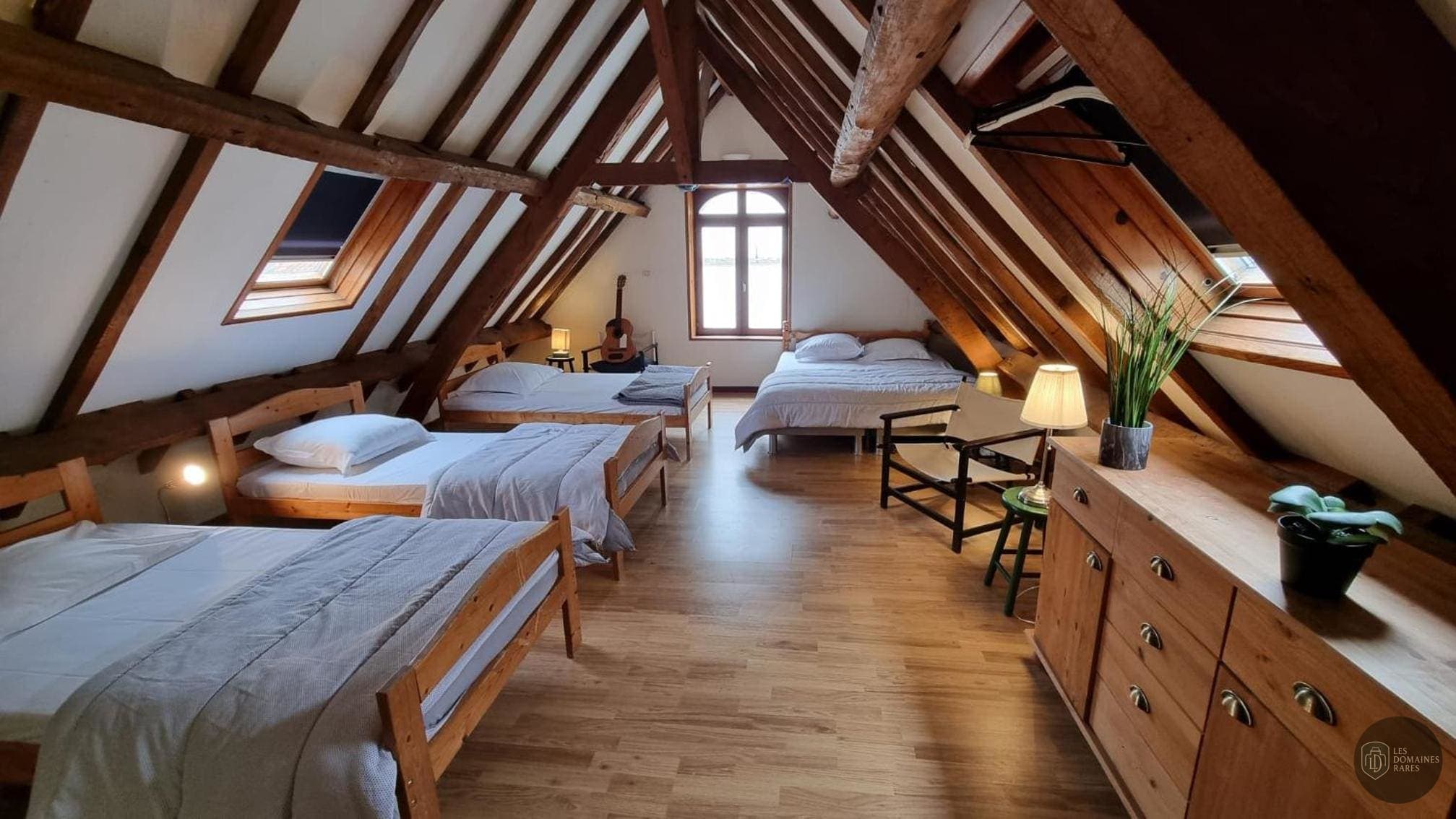 Vue extérieure de la ferme Domaine de Wolphus à Zouafques en Hauts-de-France
