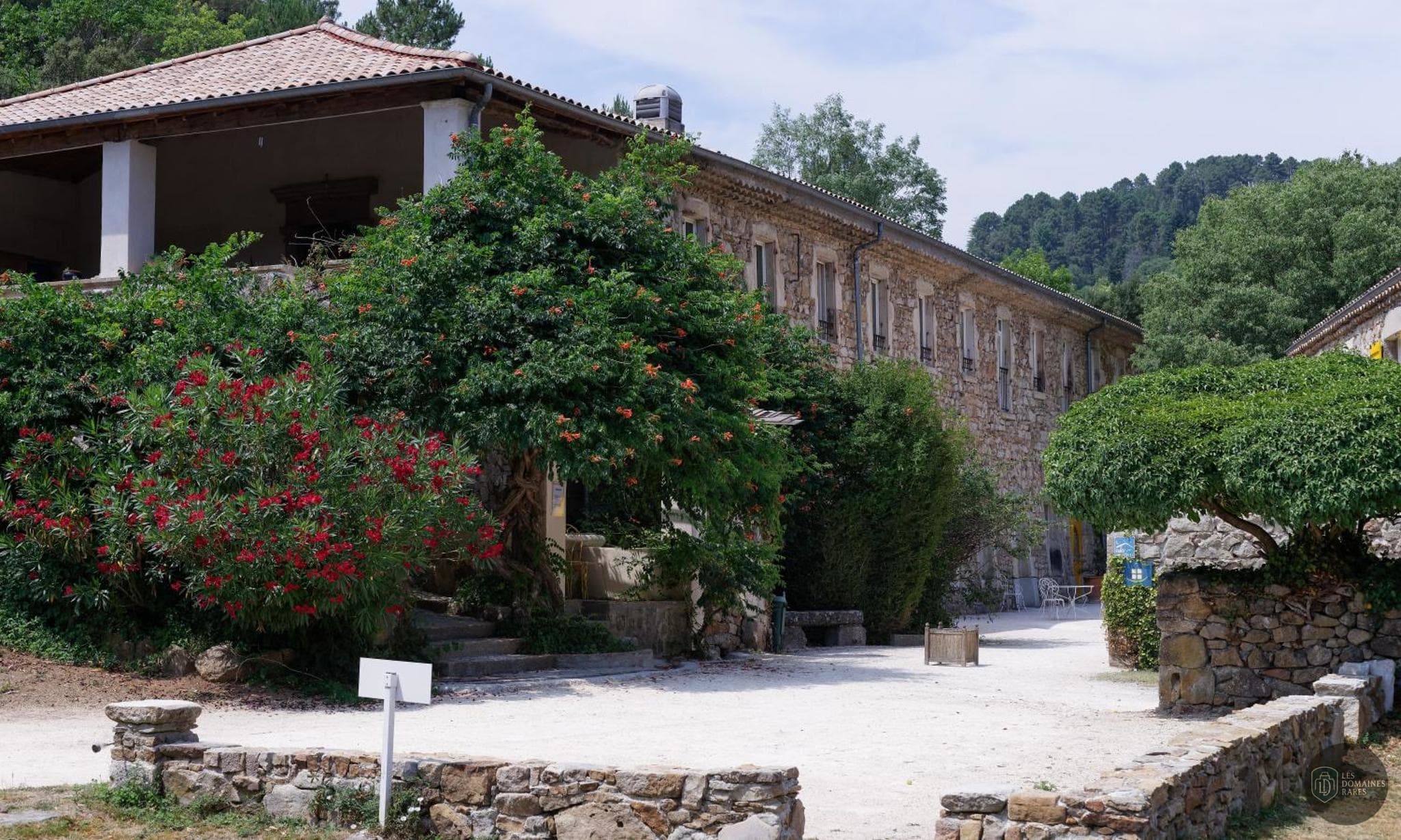 Vue extérieure du domaine Domaine de l'Eau Vive en Auvergne-Rhône-Alpes