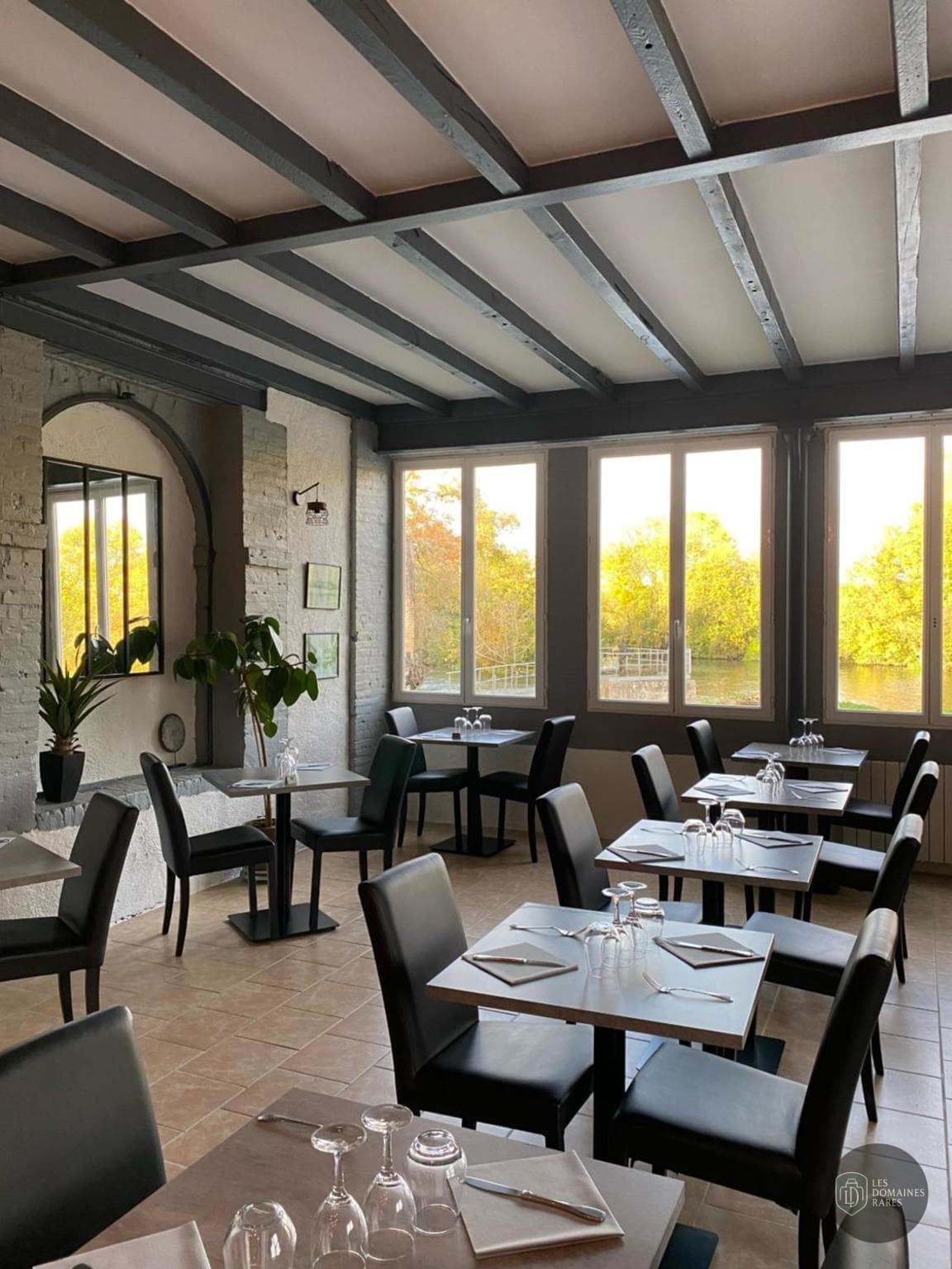 Vue extérieure du domaine Domaine de la Courbe à Le en Pays de la Loire