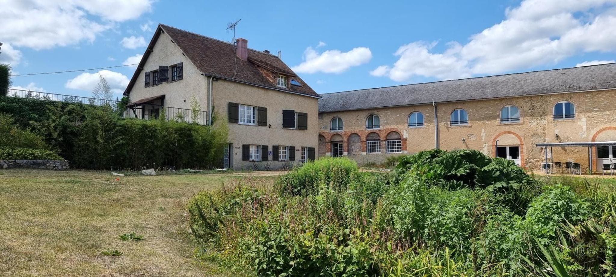 Vue extérieure du domaine Domaine de la Courbe à Le en Pays de la Loire