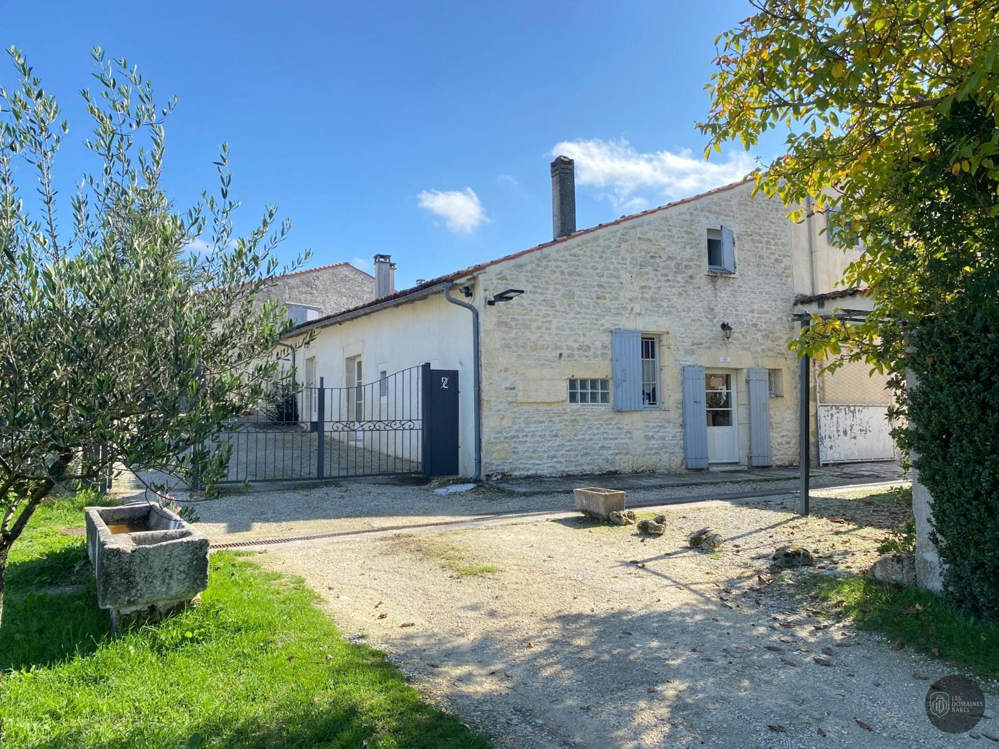 Vue extérieure du domaine Domaine de la Laigne en Nouvelle-Aquitaine