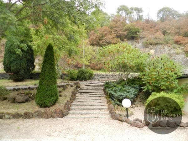Vue extérieure du domaine Domaine de la Palle à Pontgibaud en Auvergne-Rhône-Alpes