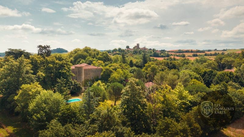 Vue extérieure du domaine Domaine de la Prade à Cébazat en Auvergne-Rhône-Alpes