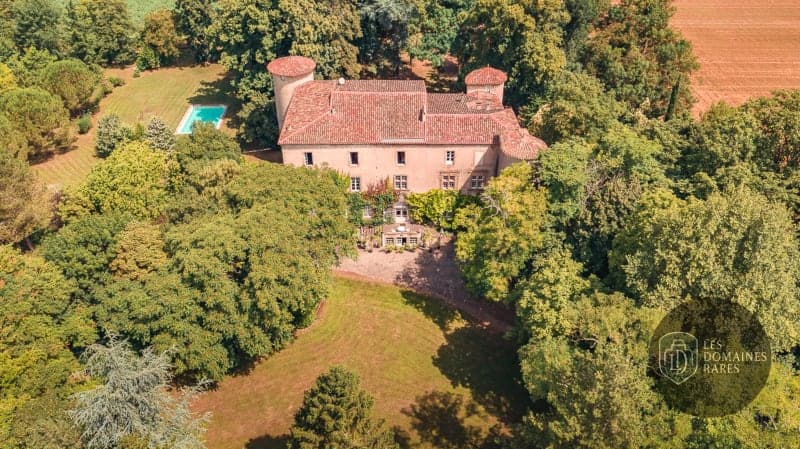 Vue extérieure du domaine Domaine de la Prade à Cébazat en Auvergne-Rhône-Alpes