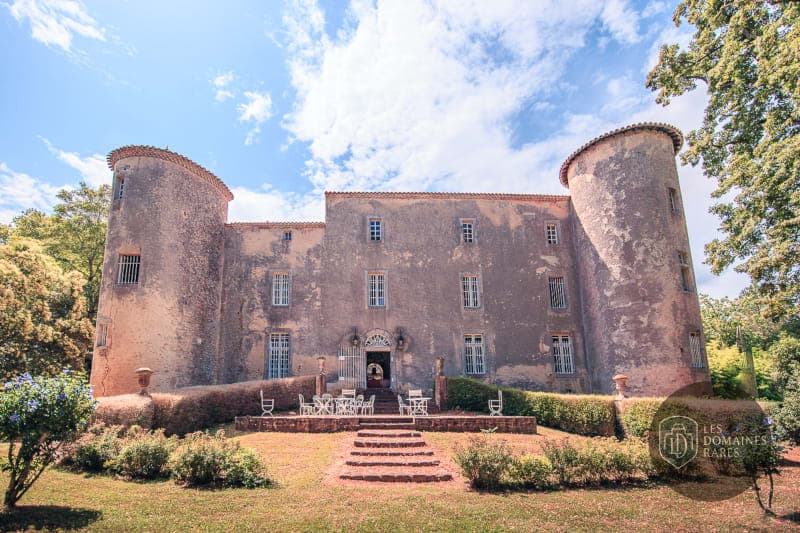 Vue extérieure du domaine Domaine de la Prade à Cébazat en Auvergne-Rhône-Alpes