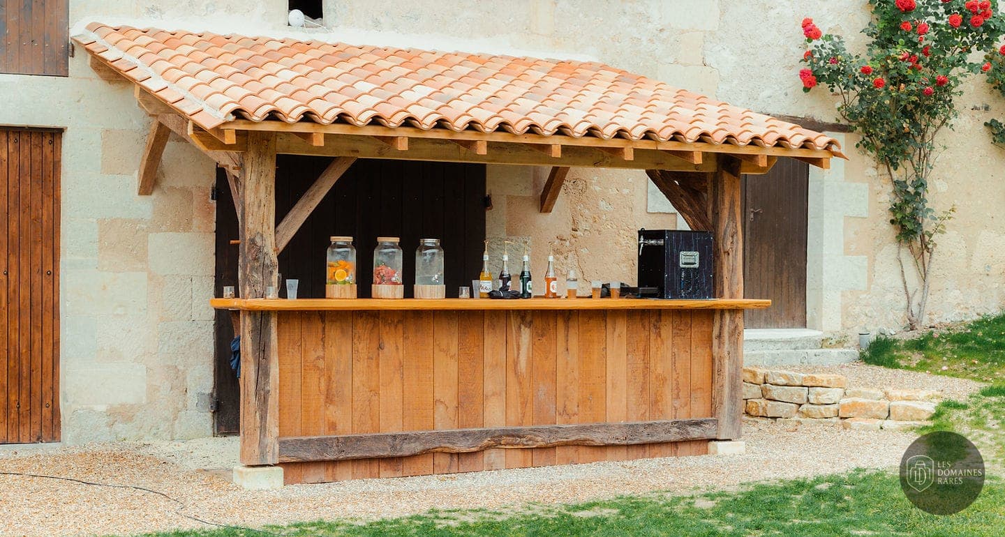 Restaurant du domaine Domaine de la Vallade en Nouvelle-Aquitaine - séminaire saint-aulaye-puymangou, france