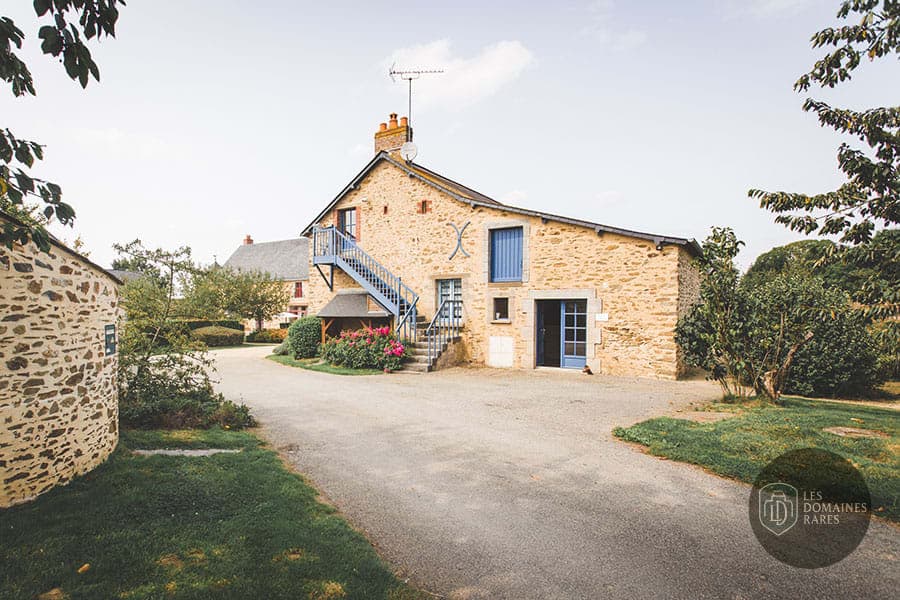 Vue extérieure du domaine Domaine des Assis à Astillé en Pays de la Loire