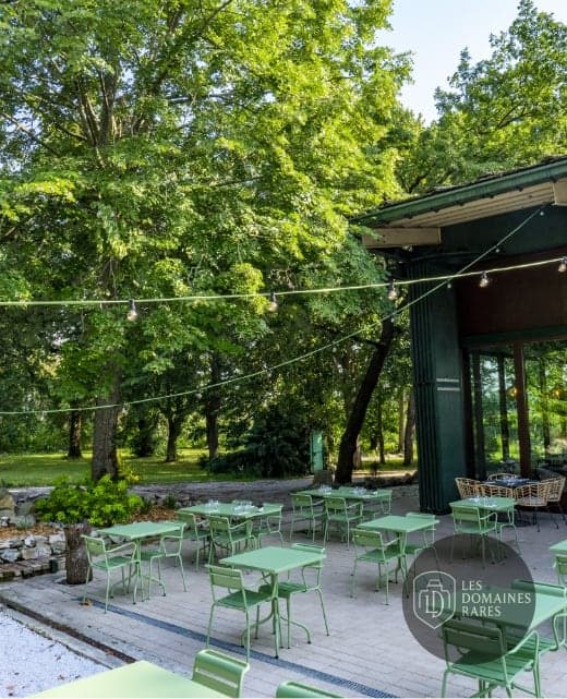 Terrasse du restaurant et jardin