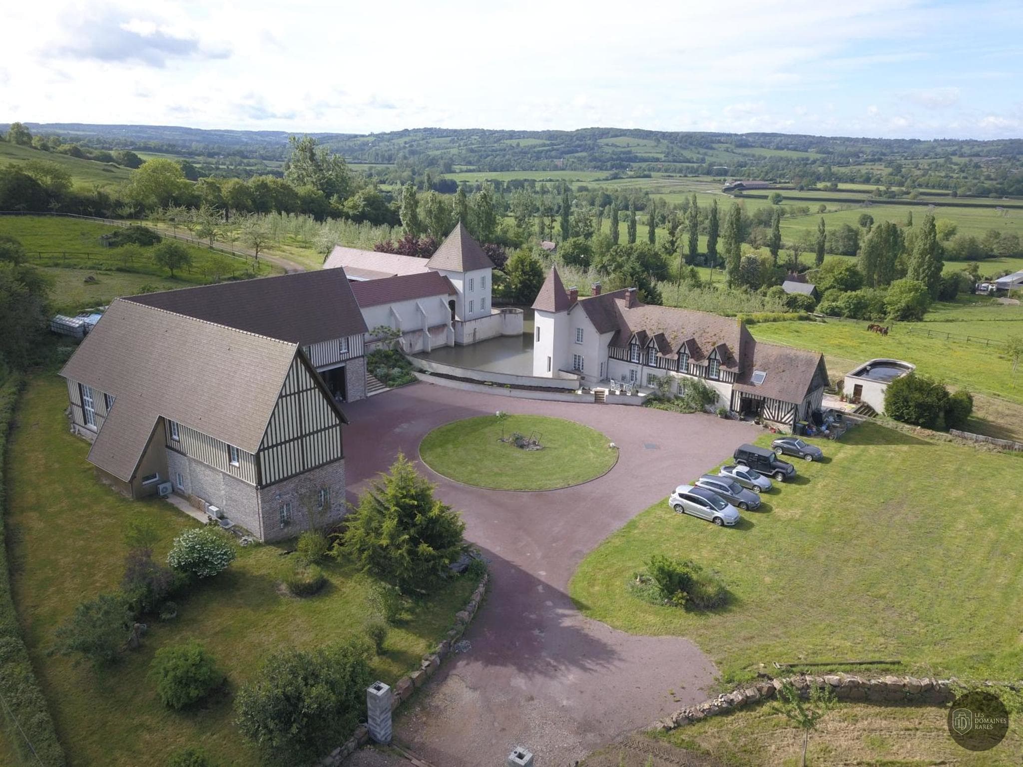 Vue extérieure du domaine Domaine des Essarts à Cuy en Hauts-de-France