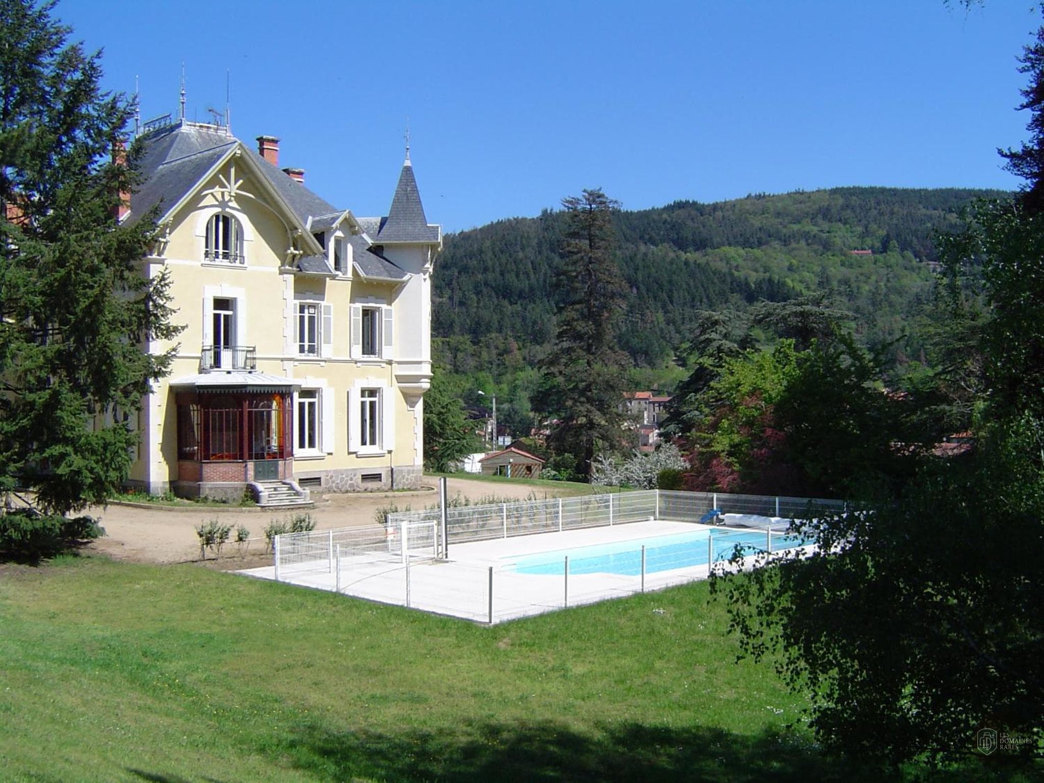 Vue extérieure du domaine Domaine des Soyeux en Auvergne-Rhône-Alpes