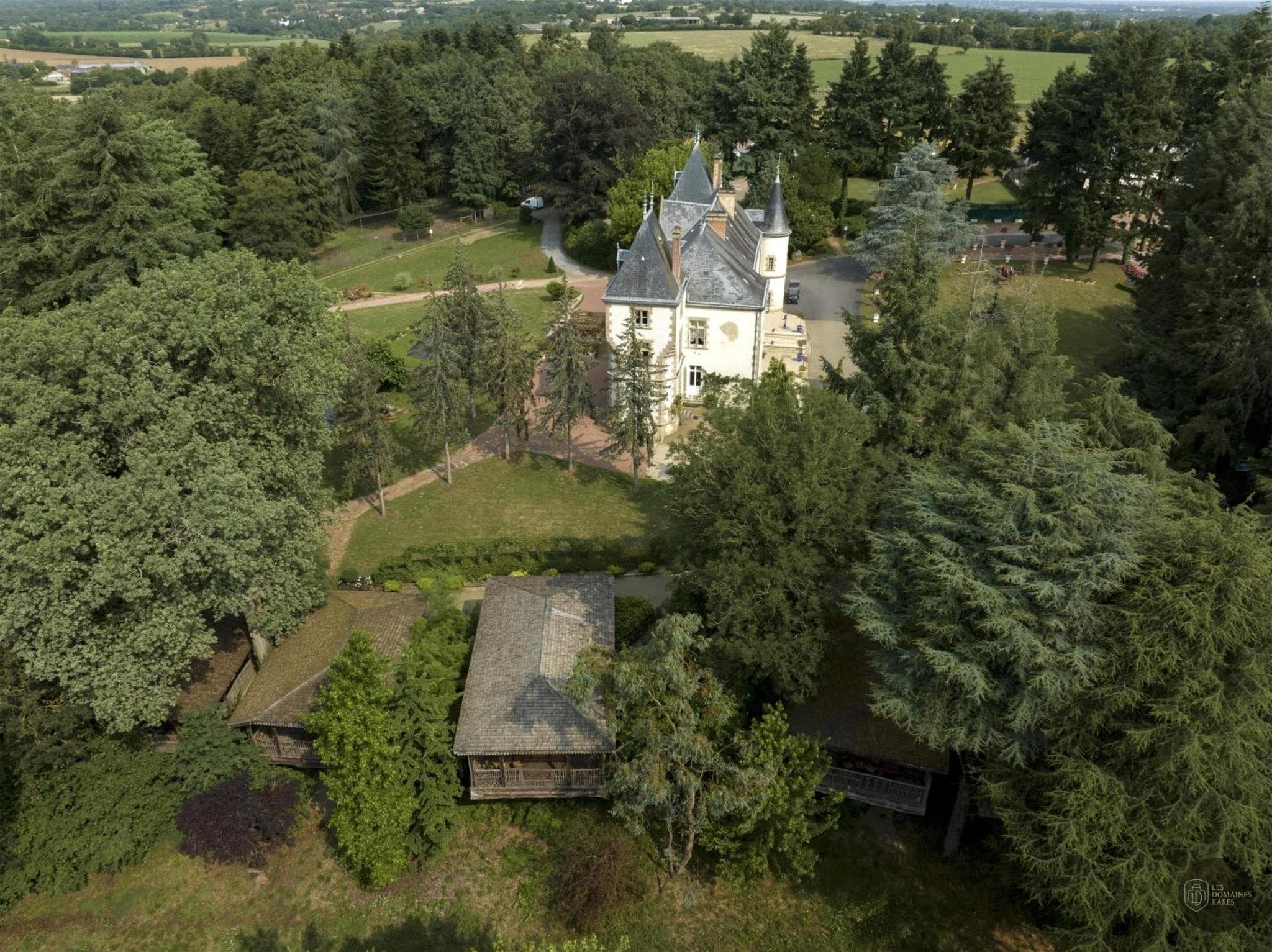 Vue extérieure du domaine Domaine du Boisniard à Chambretaud en Pays de la Loire