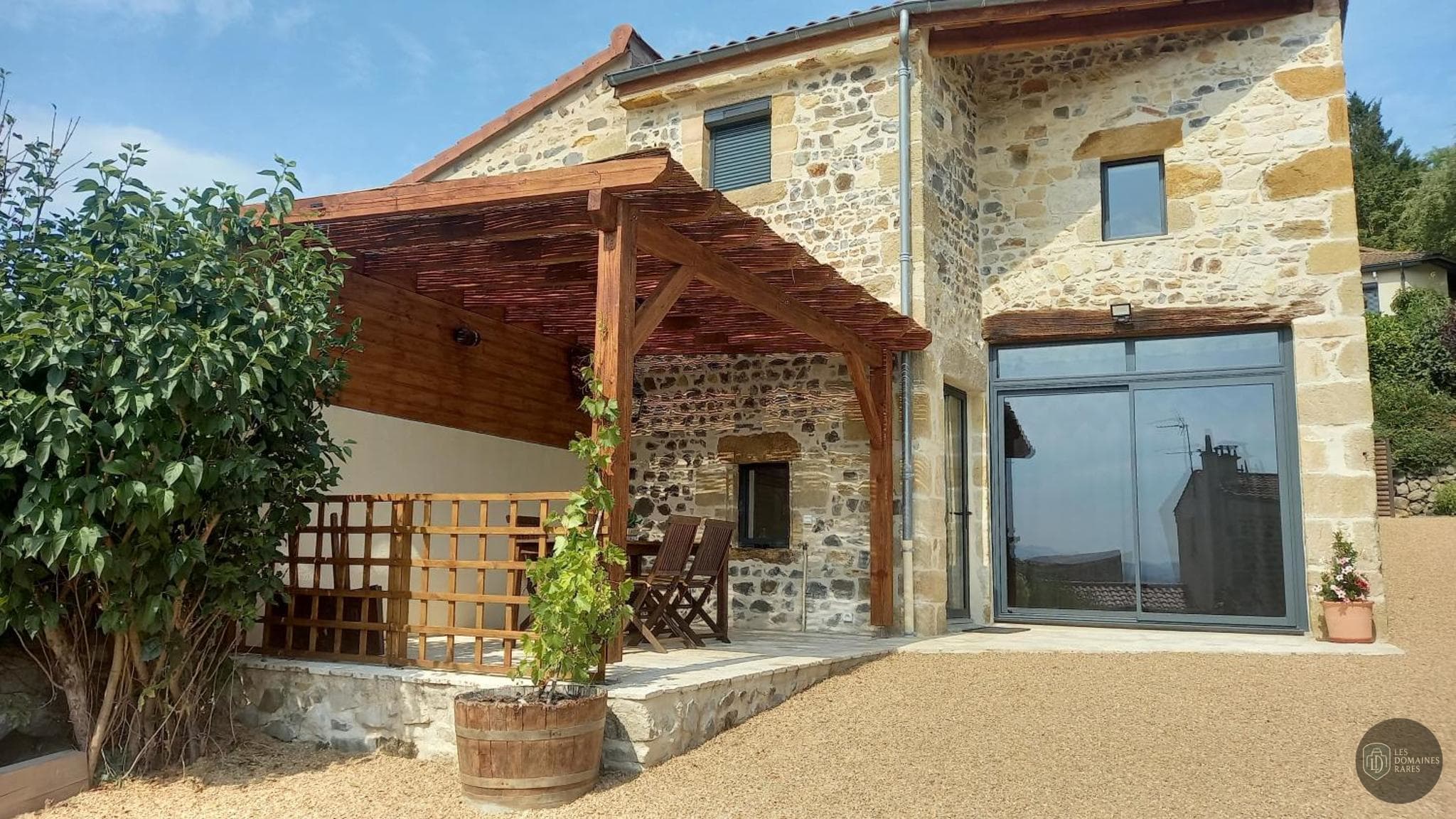 Vue extérieure du domaine Domaine du Buisson en Auvergne-Rhône-Alpes