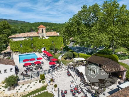 Vue extérieure du domaine Domaine du Colombier à Malataverne en Auvergne-Rhône-Alpes