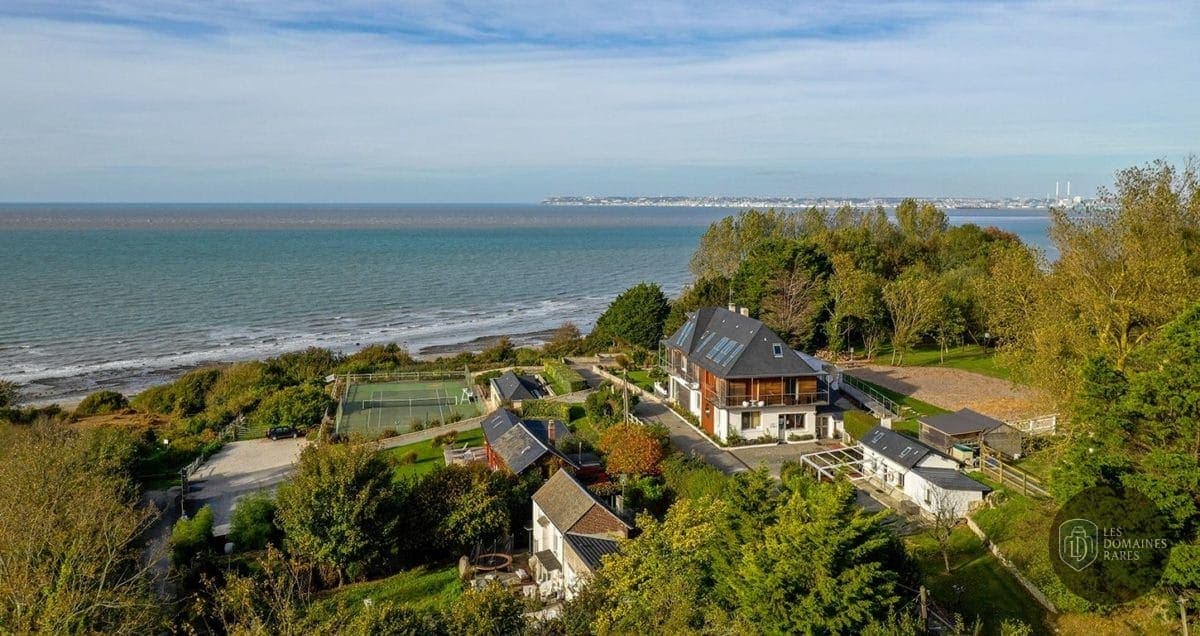Vue aérienne du domaine et de la mer