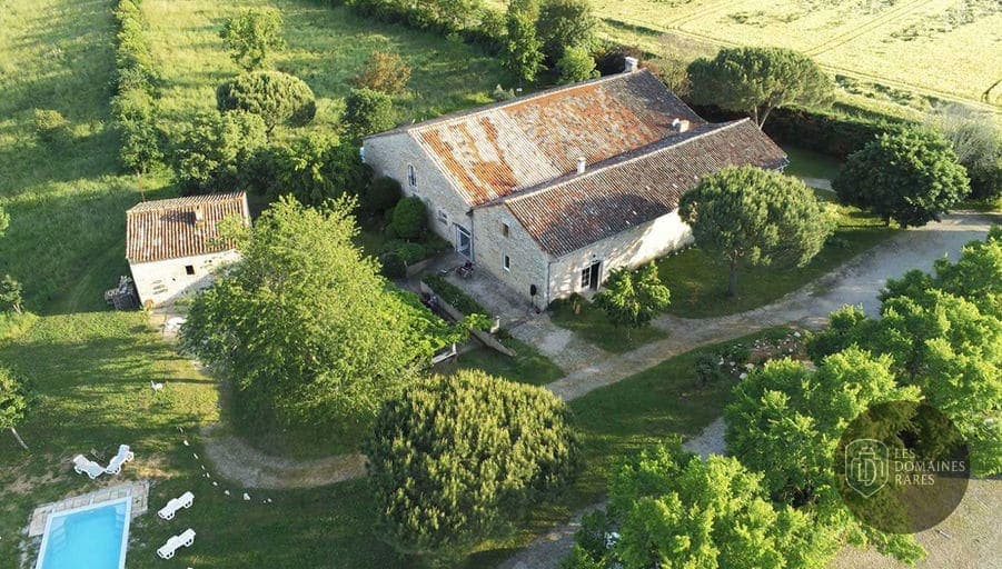 Vue extérieure du lieu Domaine du Messager en Occitanie