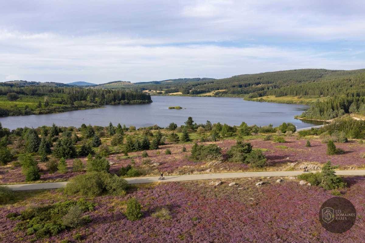 Vue extérieure du domaine Domaine du Moulinet à Le en Occitanie