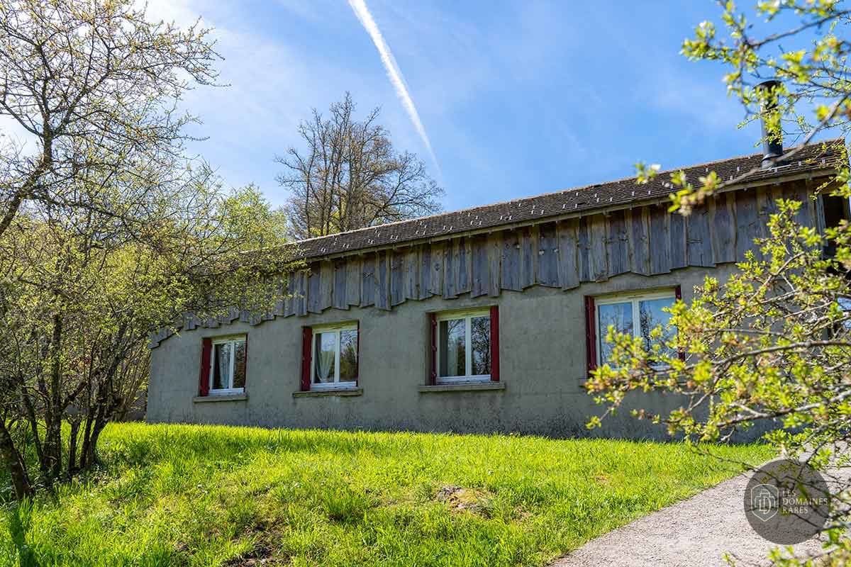 Vue extérieure du domaine Domaine du Moulinet à Le en Occitanie