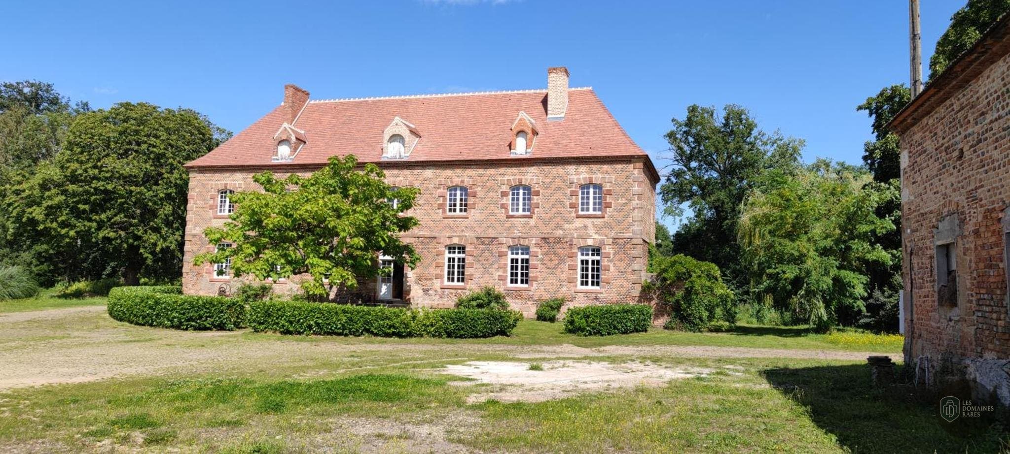 Vue extérieure du domaine Domaine du Parc à Pontcarré en Île-de-France