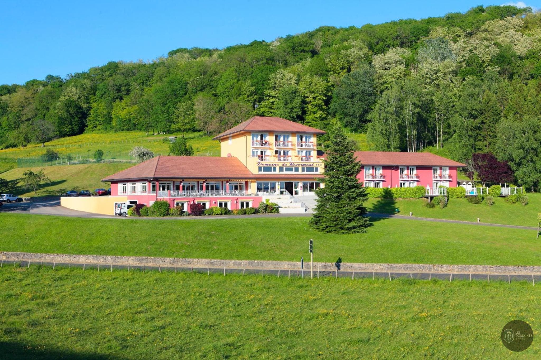 Vue extérieure du domaine Domaine du Revermont à Passenans en Bourgogne-Franche-Comté