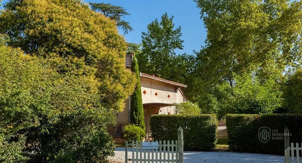 Vue extérieure du domaine Domaine du T en Occitanie