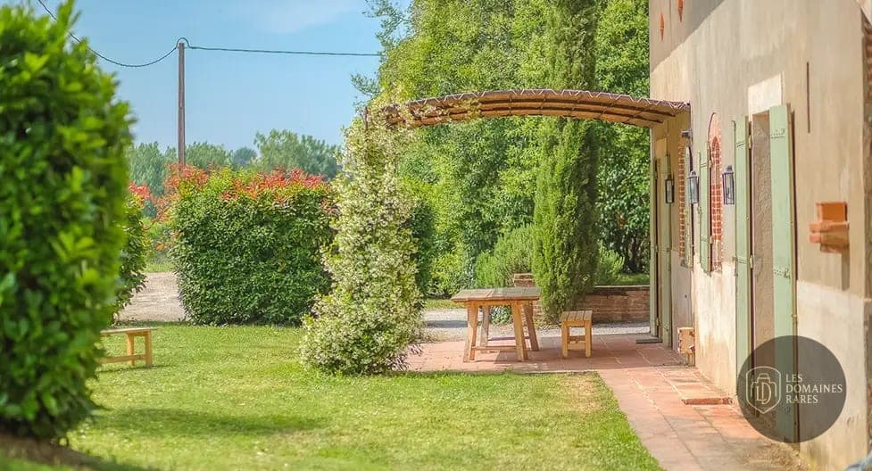 Vue extérieure du domaine Domaine du T en Occitanie