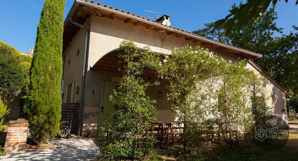 Vue extérieure du domaine Domaine du T en Occitanie